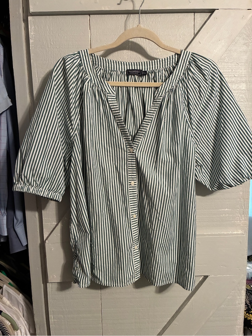 Vineyard Vines sz L green & white stripe blouse